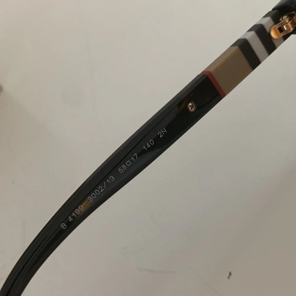 Burberry sunglasses - Picture 6 of 8